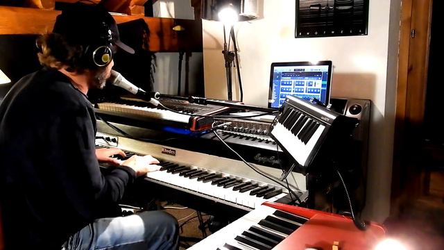 "Bette Davis Eyes" cover by BEOZZI смотреть онлайн