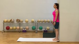 Приседание вдоль стены