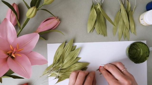 Лилия (часть 1) из фоамирана мастер-класс | Lily made of foameva (part 1) DIY смотреть онлайн