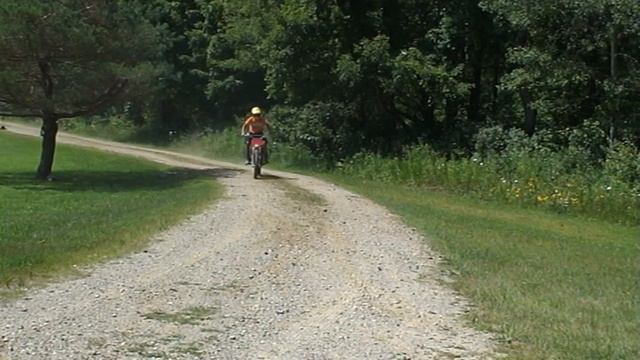 Predator 212 Dirtbike (1970 Suzuki Ts90) смотреть онлайн