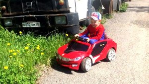 Bad Baby TOWING DAD's DAF XF Truck with Ride on POWER WHEEL BMW X6.mp4
