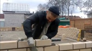 Лицевая кладка кирпича.