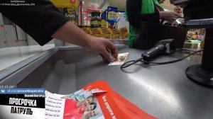 ПРОДАВЕЦ ПЯТЕРОЧКИ МАТЕРИТСЯ БЕСПЛАТНАЯ ЕДА В ПЯТЕРОЧКЕ