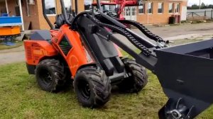 Ковш-кормораздатчик на минипогрузчике CastLoaders Genesis