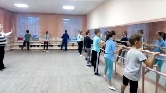 16.10.2018. "КУДРЯШКИ" сгоняют жирок. Разминка. Первые занятия сезона смотреть онлайн