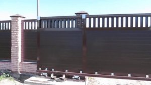 Забор из сэндвич панелей с откатными воротами и калиткой Дорхан.