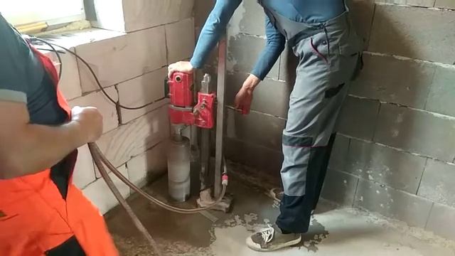 Сверление отверстий под коммуникации в плите перекрытия смотреть онлайн