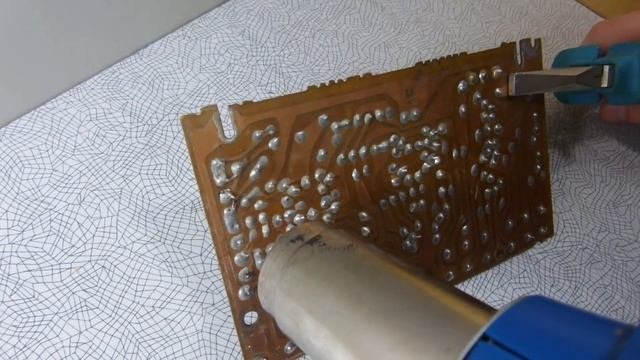 ★ Как ТЕРМОФЕНОМ снять ПРИПОЙ с эл. плат.Припой своими руками строительным феном. Винтик и Шпунтик.
