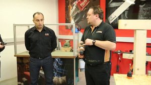 Шуруповерт AEG BSB 18 CBL в работе