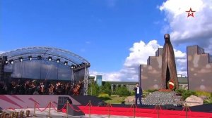 А люди уходят в море - Александр Суханов.