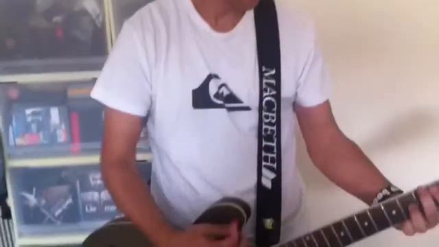 Playing the ES-333 Epiphone. смотреть онлайн