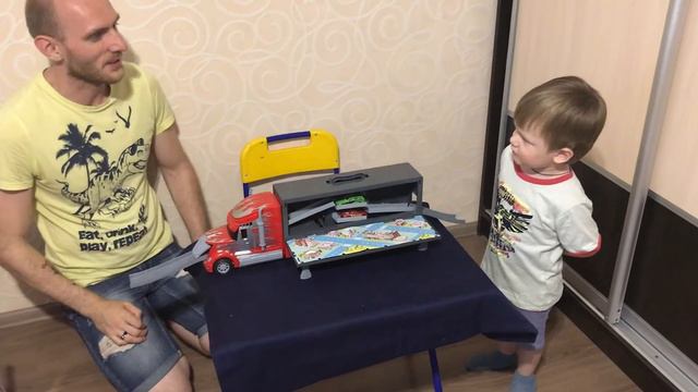 МАГАЗИН ИГРУШЕК купили автовоз для детей РАСПАКОВКА И ОБЗОР АВТОВОЗ ТРЕК машинки danny kids show смотреть онлайн