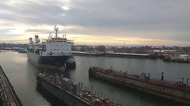 Постановка судна в док смотреть онлайн