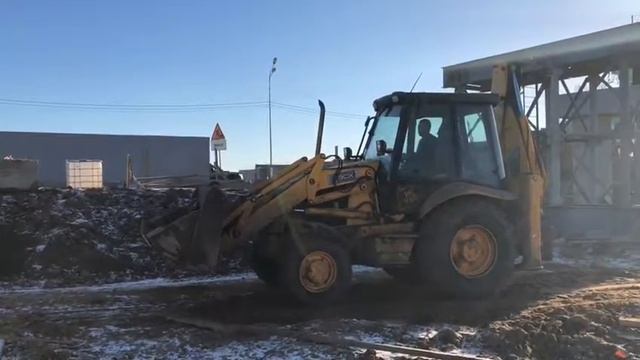 Эксаватор-погрузчик JCB 3CX смотреть онлайн