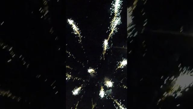 Салют в центральном районе на день города Тольятти. смотреть онлайн