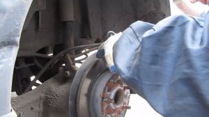 Замена задних тормозных колодок Mazda 3