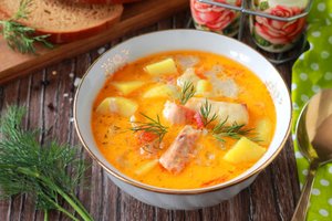 СЛИВОЧНАЯ УХА ИЗ КРАСНОЙ РЫБЫ.