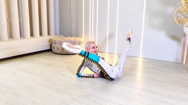 Contortion Routines in Ballet Shoes. смотреть онлайн
