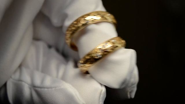 Славянские обручальные кольца из золота со свадебником, узором и бриллиантами