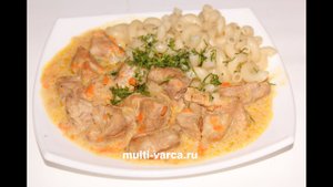 Вкусный гуляш из свинины с подливкой в мультиварке Редмонд