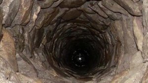 Сонник ? Яма ? Приснилась Яма на дороге, в доме, с грязной водой. Глубокая яма во сне, что значит?