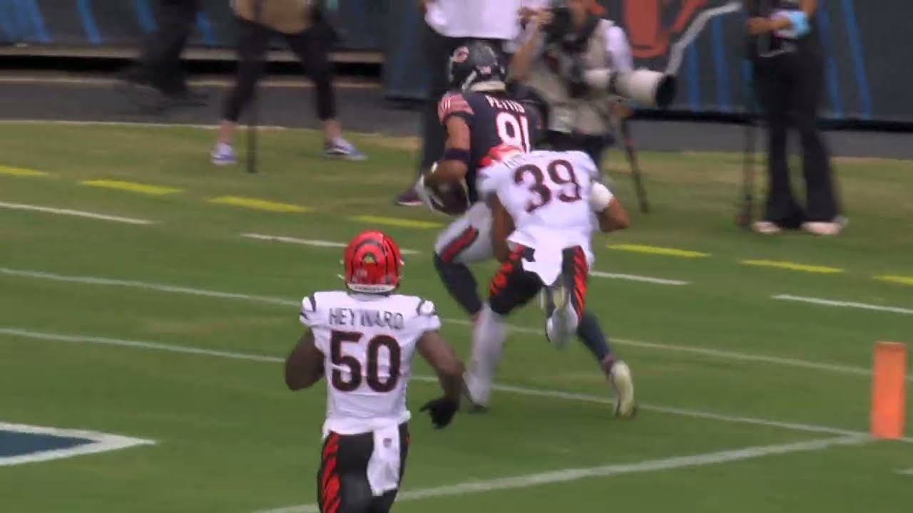 Bagent's 25-yard TD dime to Pettis lands perfectly in WR's breadbasket