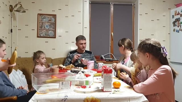 Дети голодают?Из за ипотеки многодетной семье не из чего готовить смотреть онлайн