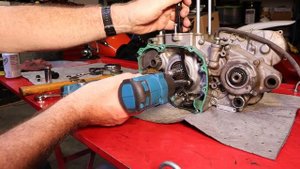 Honda CRF450R Dirt Bike Lower Engine Disassembly. What is Good and What needs to be Replaced.