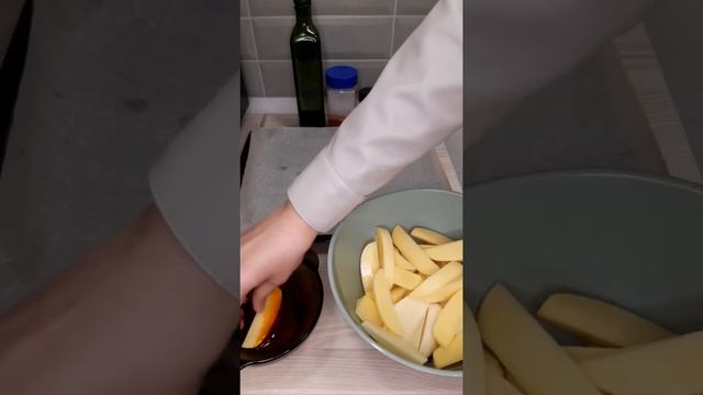 Запекаем в духовке картофель по-деревенски. Рекомендуем в ПОСТ. смотреть онлайн