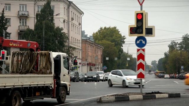 В Твери на площади Капошвара нанесли разметку и ввели новую схему движения смотреть онлайн