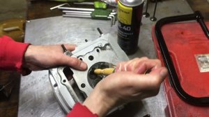 Замена и притирка клапанов Honda XR250