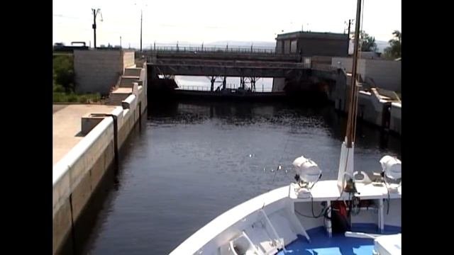 Шлюзование в 21м шлюзе волжского каскада. Тольятти.