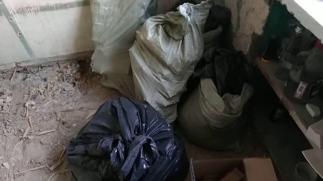 Что у вас под деревянным полом смотреть онлайн