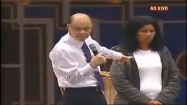 Епископ Маседо - Проявление злого духа во время... смотреть онлайн