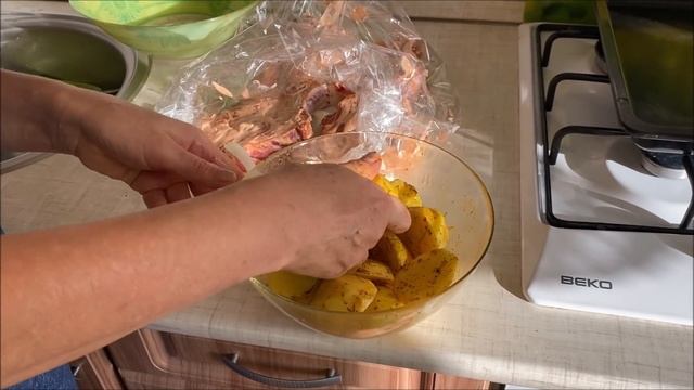 Супер Обед в духовке! Очень вкусно, сытно, ароматно и просто. смотреть онлайн