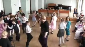 Круговой танец . 3 класс НСМШ