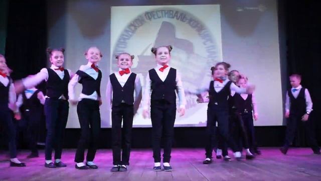 Танец "Малявки", мл. группа ансамбля "Шарм" СОШ №2 смотреть онлайн