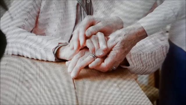 Выплаты по уходу за пожилым человеком, старше 80 лет: изменения 2021 года