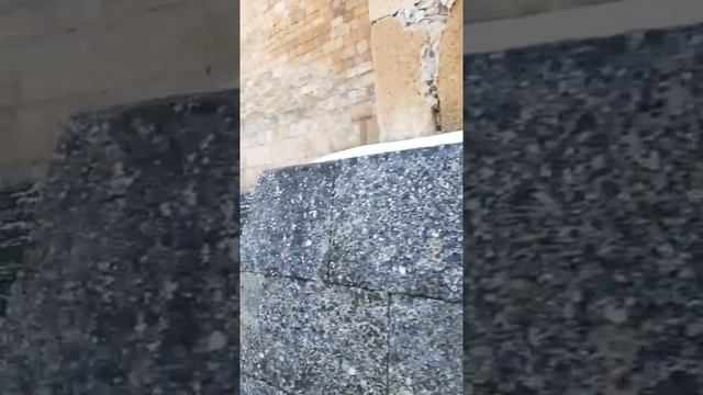 Дагестанский природный камень. Крепость в Дербенте. ракушечник. песчанник. долговечность камня. смотреть онлайн