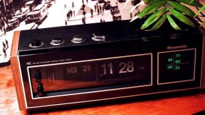 Перекидные часы Panasonic с датой будильником и радио