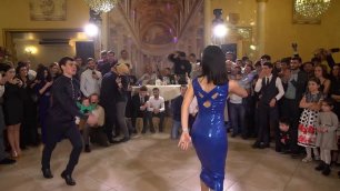 Две прекрасные девушки зажгли на Кавказской свадьбе.Страстное исполнение