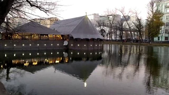 #Москва.Чистые пруды. Красивая лепнина на доме. смотреть онлайн