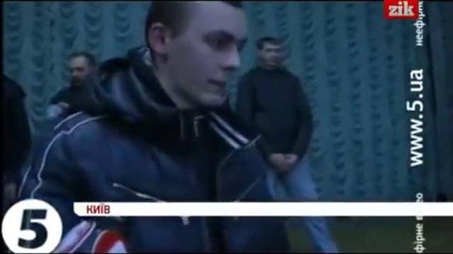 Жестокие издевательства над людьми на Майдане смотреть онлайн