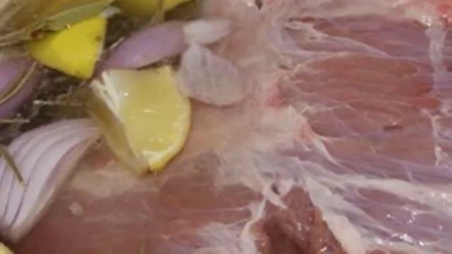 Запеченное мясо в универсальном маринаде! Очень вкусно, нежно и сочно!
