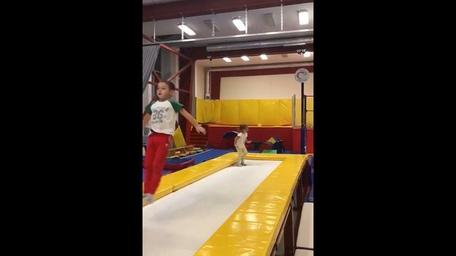 Тренировки детей в спортивном центре Кувырок