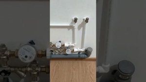 Сантехника на кухне в новостройке.