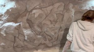 Искусственная скала в дизайне интерьера