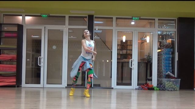 ZUMBA - FUERA DE MI MENTE - JUAN MAGAN смотреть онлайн