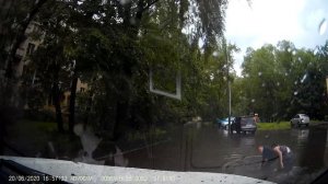 Москва 15 я Парковая улица, 48 залило двор