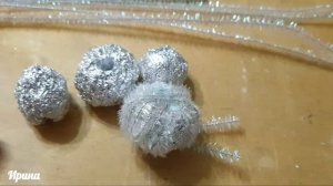 Снеговик из фольги и синельной проволоки. Сделай снеговика своими руками.